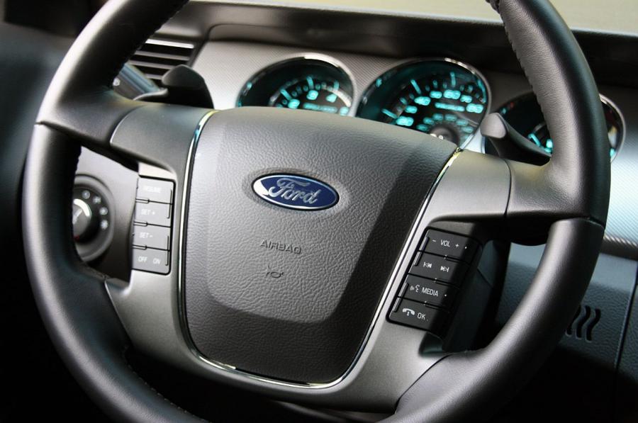 Ford Taurus SHO 2010 года  (фото 30 из 248)